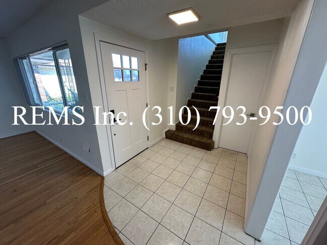 Foto del edificio - Beautifully Updated Home with 2-Car Garage & Large Bonus Family Room