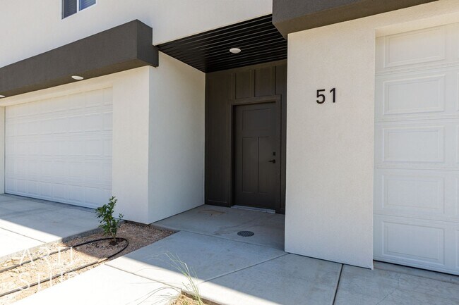 Foto del edificio - Brand New 3 Bed, 2.5 Bath, 2-Car Garage in...