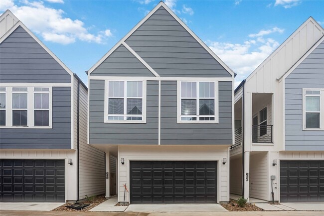 Building Photo - 6119 Campos Dr