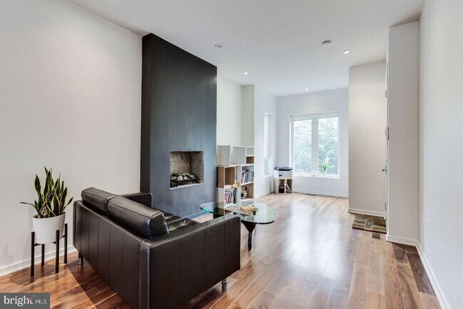 Foto del edificio - 1207 Girard St NW