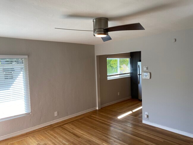 Building Photo - 383 Adams St