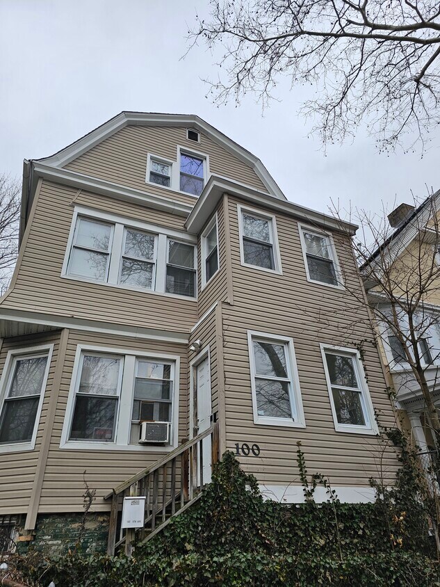 Primary Photo - 100 9th Ave