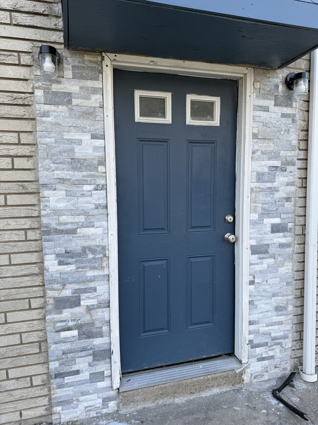 Building Photo - 831 King Georges Rd