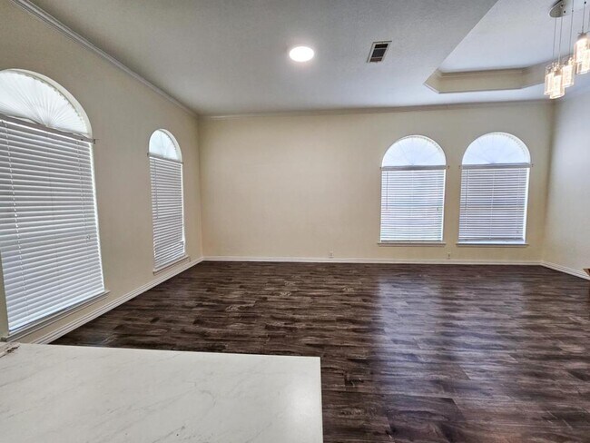 Building Photo - 1312 Bentley Dr
