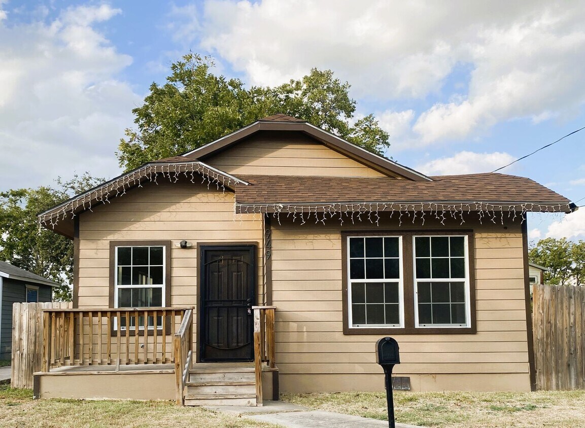 Primary Photo - Renovated 3-Bedroom Home in Jefferson Heights