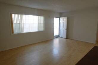 Building Photo - 15338 Larch Ave