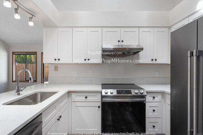 Foto del edificio - Updated Three Bedroom Home in SW Tigard!