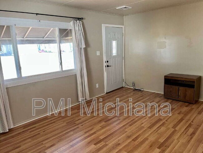 Foto del edificio - 519 Grand Blvd