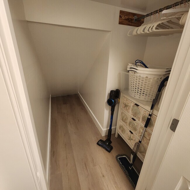 Lots of storage - 1592 E 1510 S