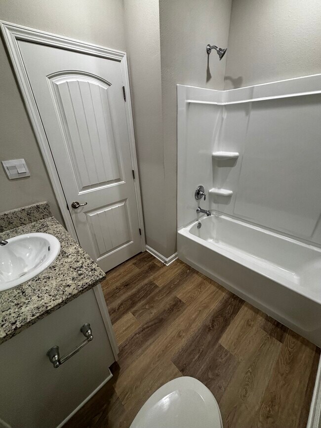 Building Photo - 5928 Pier Park Ave