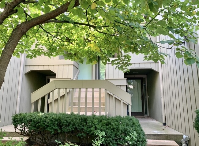 Building Photo - 275 Hickory Ln