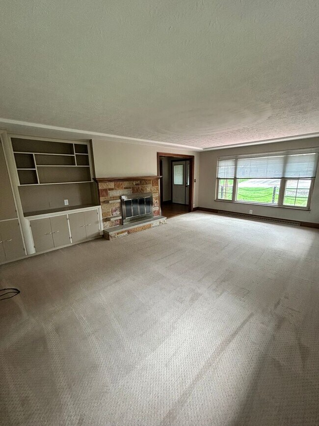 Foto del edificio - Three Bedroom, Single-Family Home