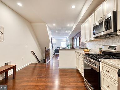 Building Photo - 2515 E Fayette St