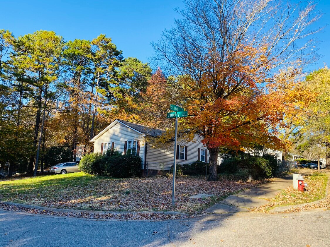 Primary Photo - 7400 Barberry Ct