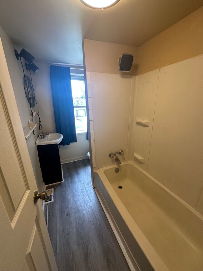 Foto del edificio - 2 Bedroom, 1 Bath Town Home