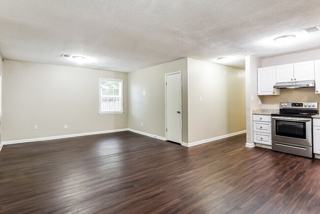 Foto del edificio - 1311 Airport Ln SW