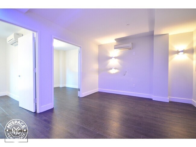 Building Photo - 146 Meserole St