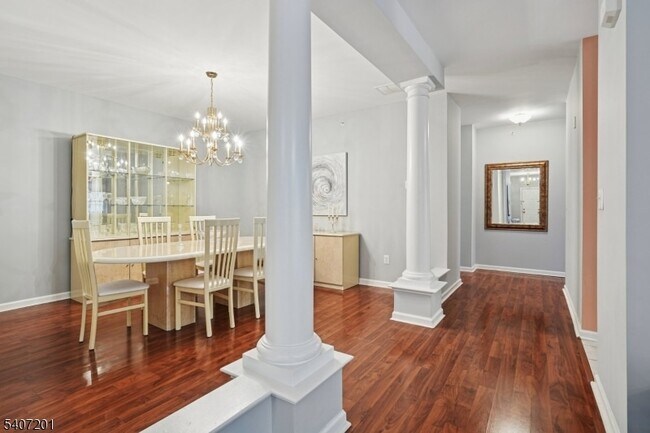 Foto del edificio - 806 Holly Ln