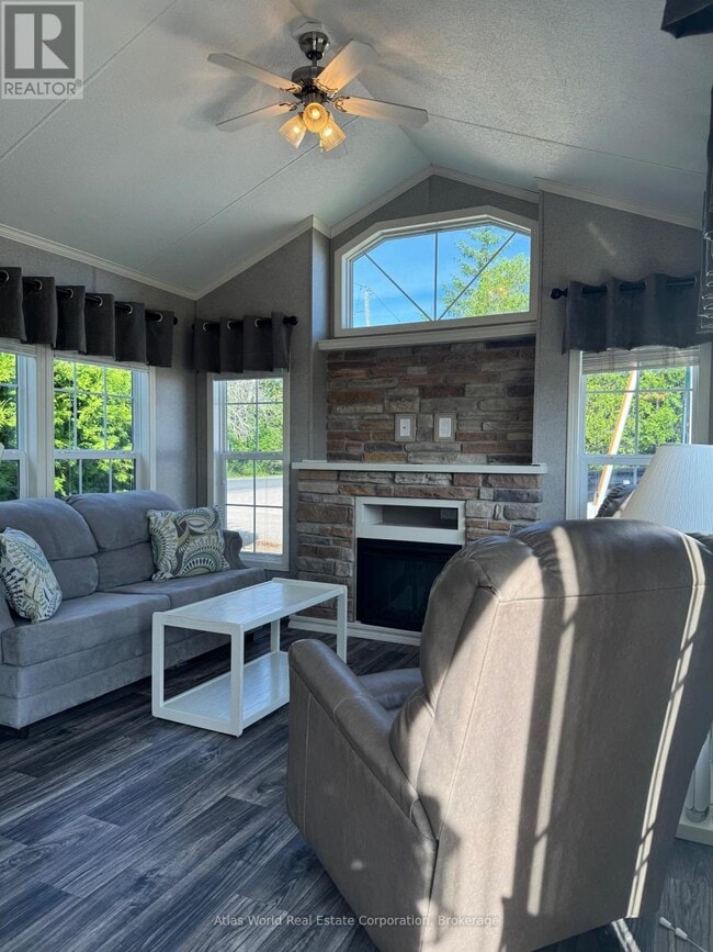 Building Photo - 9 Tamarac Rd