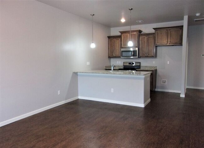 Foto del edificio - 2 Bed 1 Bath 1 Car Garage Townhome in Del City
