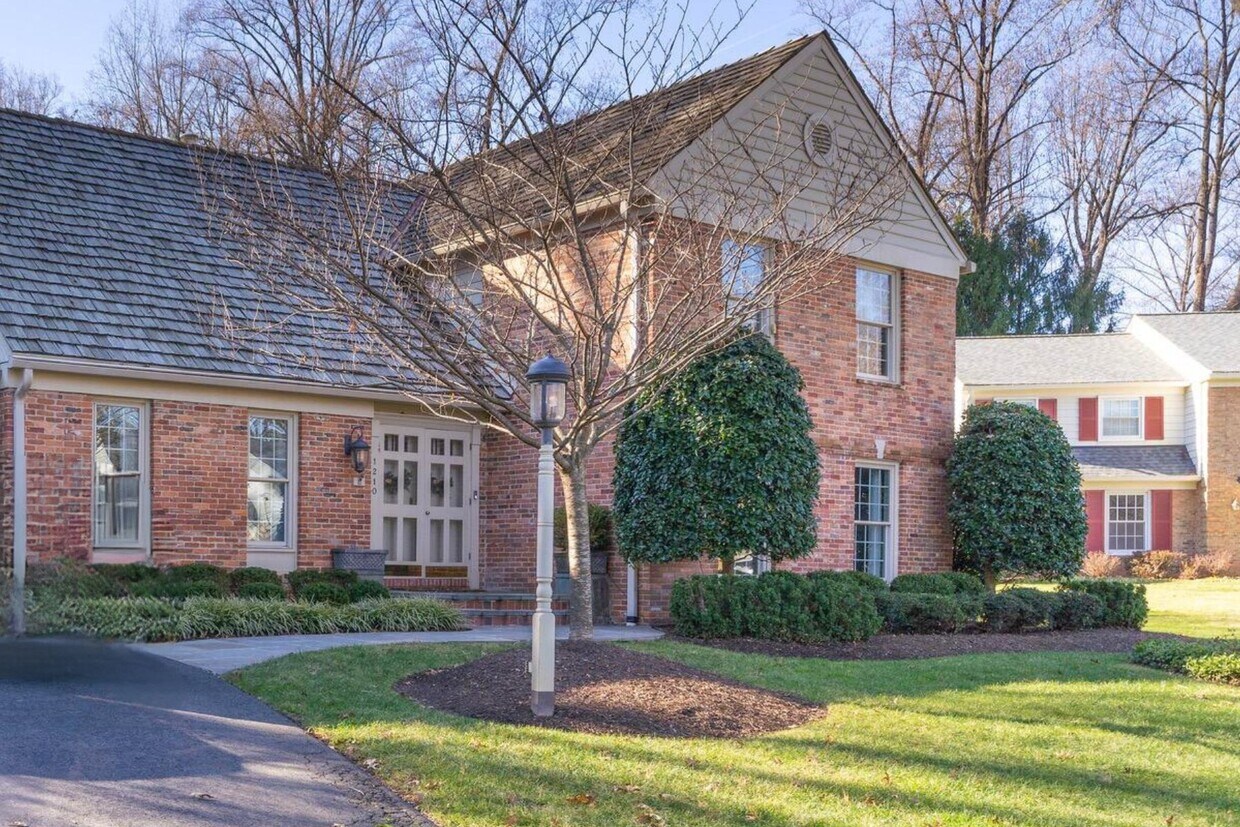 Foto principal - 1210 Old Stable Rd