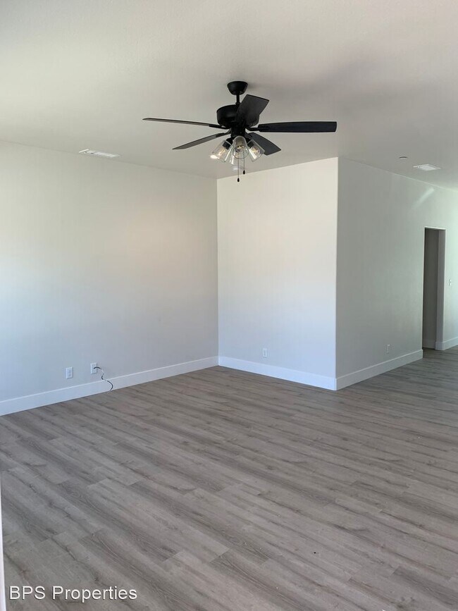 Building Photo - 3 br, 2 bath House - 9 Pawtucket Ct.