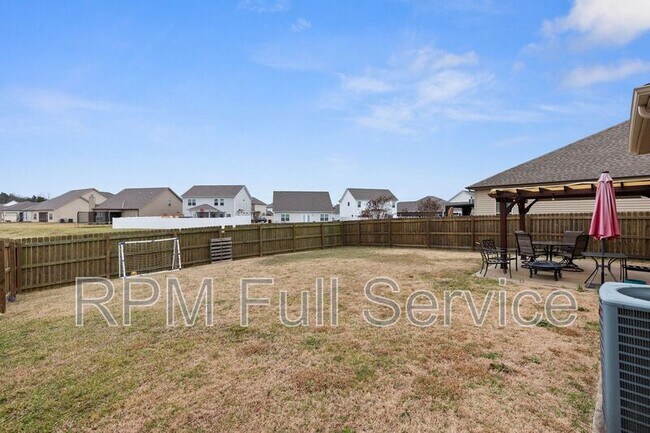 Foto del edificio - 3213 Mapleside Ln