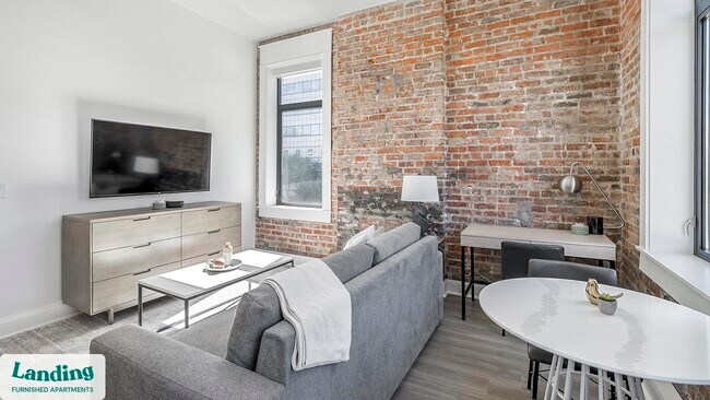 Building Photo - 425 20th St S