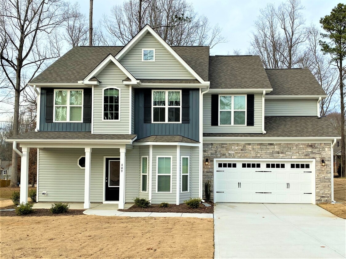 Primary Photo - 409 Forest Glen Dr