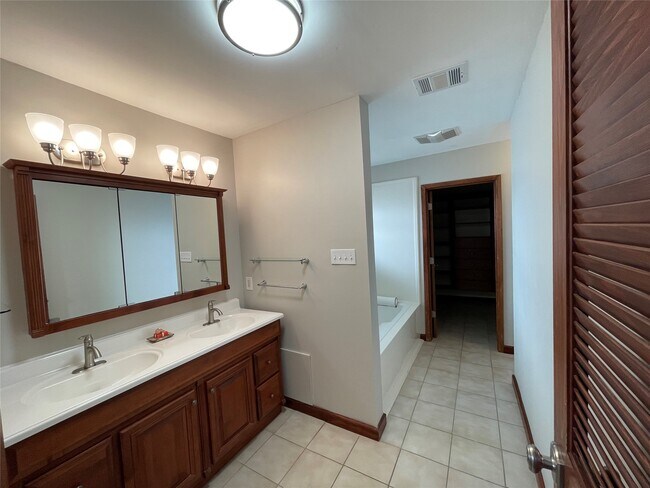 Foto del edificio - 3229 Westridge St