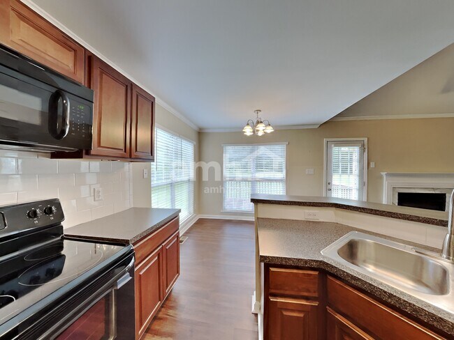 Building Photo - 140 Tennyson Ct