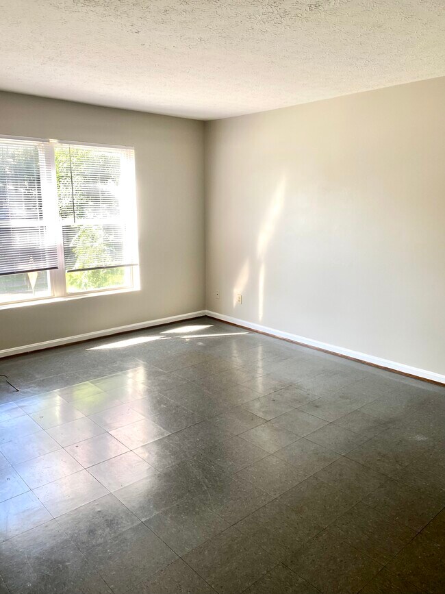 Foto del edificio - 2409 Rowan St