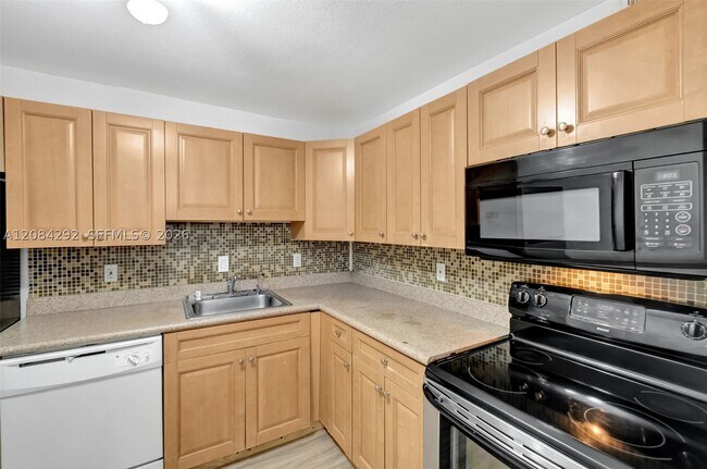 Foto del edificio - 4804 NW 79th Ave