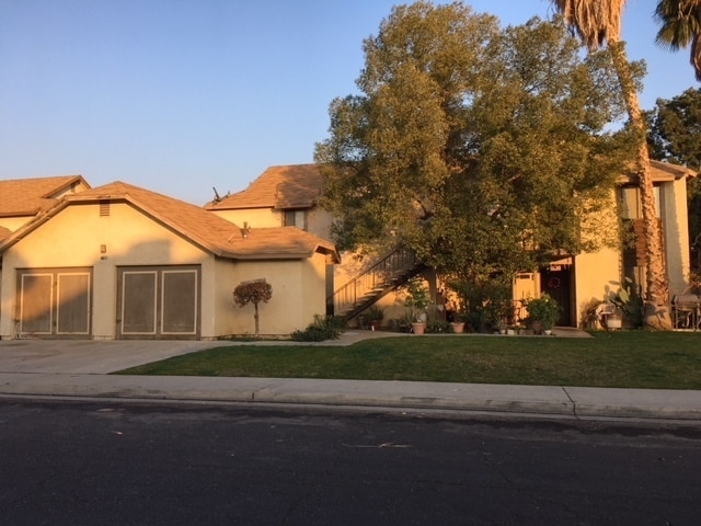 Building Photo - Addorable 2 BD 1 BA SW Apt with Coin opera...