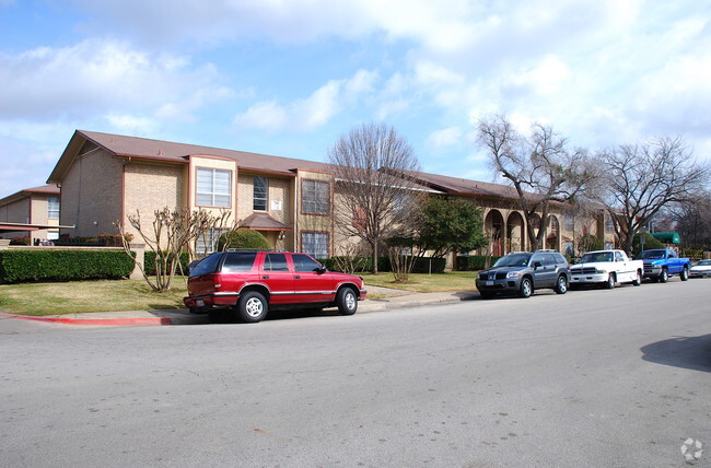 Building Photo - Cliffbrook Condos