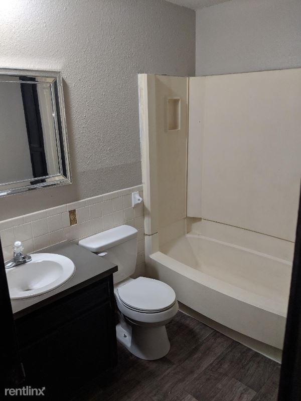 Building Photo - 2 br, 1.5 bath Townhome - 3103 W Edna St