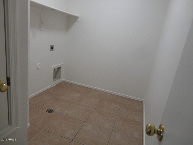 Foto del edificio - WATERFORD SQUARE COMMUNITY 3 BED 2.5 BATH