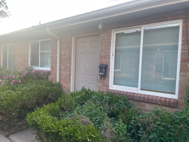 Building Photo - 1438 Clinton St