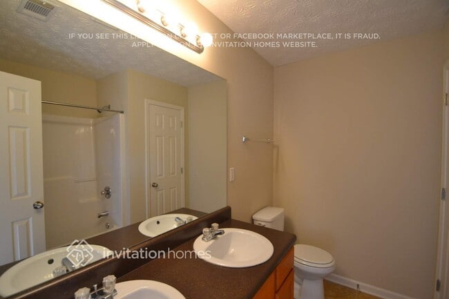 Building Photo - 552 Bridgeport Pl
