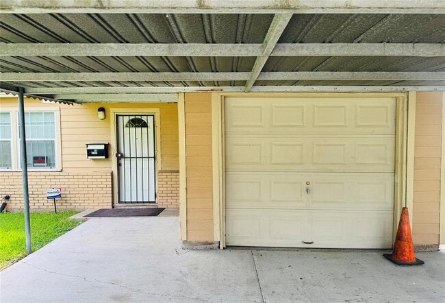 Building Photo - 10406 Cathedral Dr
