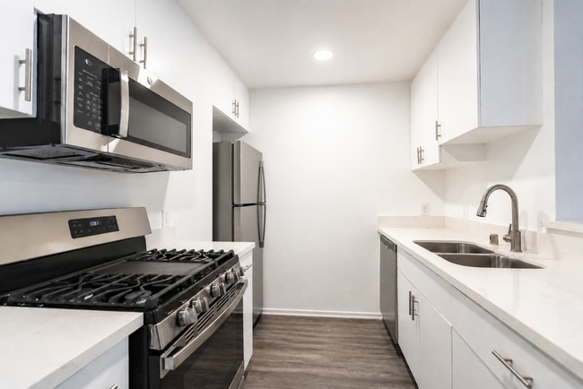 Interior Photo - 311 South New Hampshire Avenue