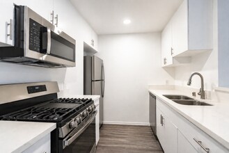 Interior Photo - 311 South New Hampshire Avenue