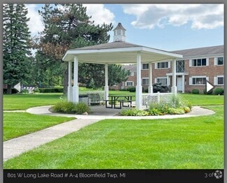 Building Photo - 801 W Long Lake Rd