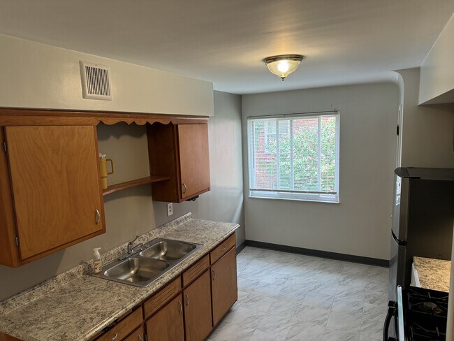 Building Photo - 3520 W 210th St