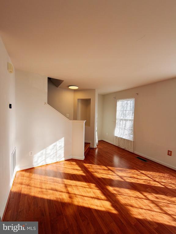 Foto del edificio - 43750 Tolamac Dr