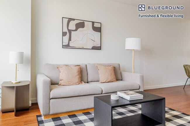 Foto del edificio - 100 Landsdowne St