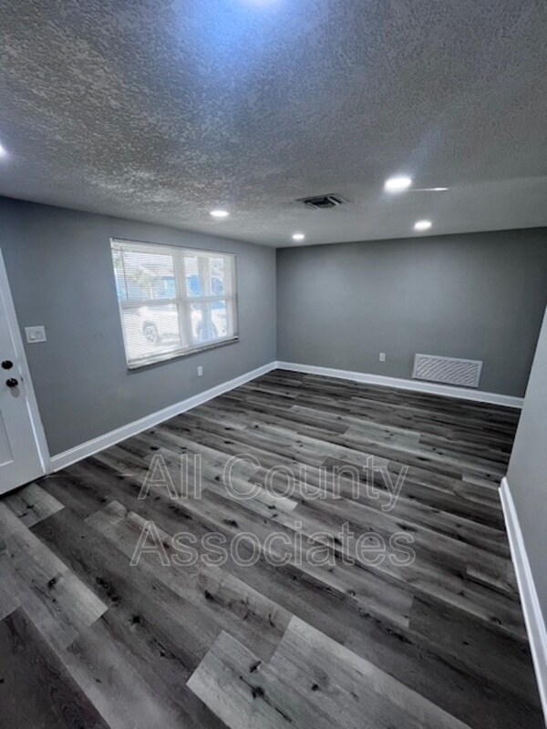 Foto del edificio - 7821 Flintlock Dr