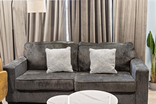 Building Photo - 95 Broadway-SI ID1240392P