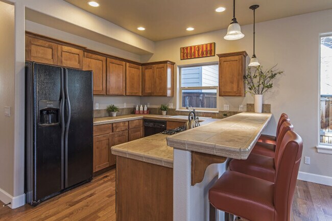 Foto del edificio - MOVE IN SPECIAL $500 OFF FIRST  MONTHS REN...