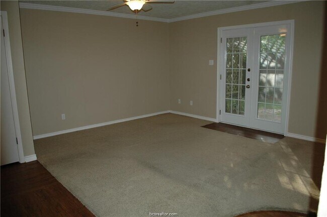 Building Photo - 2805 Oakside Dr
